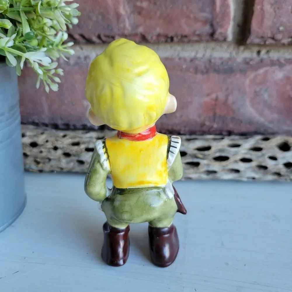 Vintage Kitschy Cowboy Boy Figurine 🤠